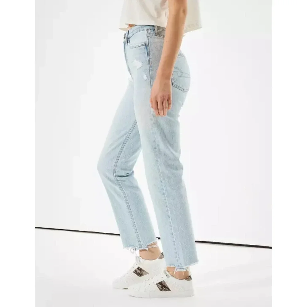 American Eagle Highest Rise 90s Boyfriend Jeans Light Wash Distressed Size 8